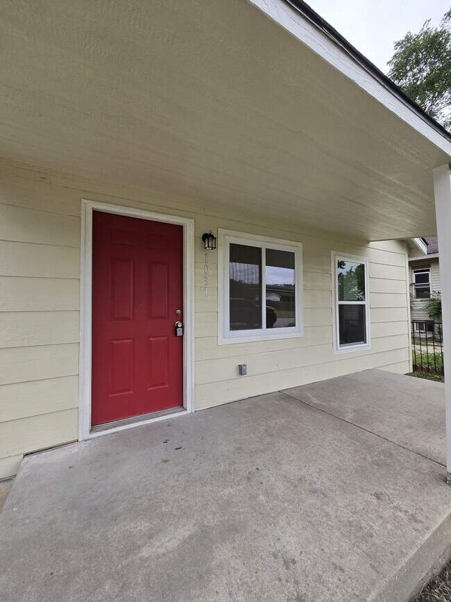 Building Photo - 1031 New York St