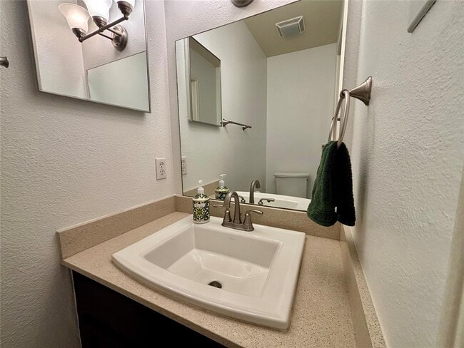 Building Photo - 808 Lone Star Dr