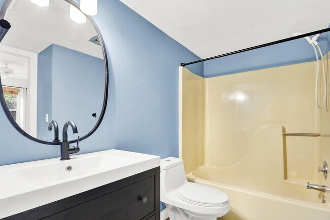 Building Photo - 8356 SE Croft Cir