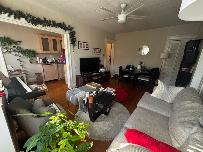 Building Photo - 110 Riverway