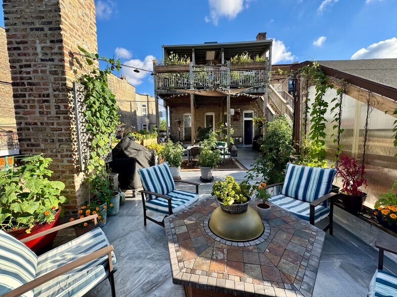 Building Photo - 2716 W North Ave