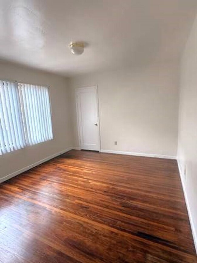 Building Photo - 2Bed - Sunny apartment right at El Cerrito...
