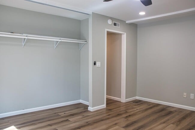 Building Photo - 600 Sheffield Ct