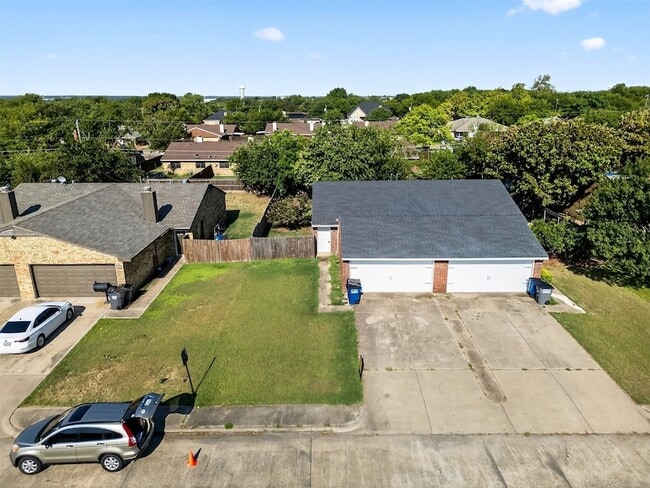 Building Photo - 534 Canary Ln