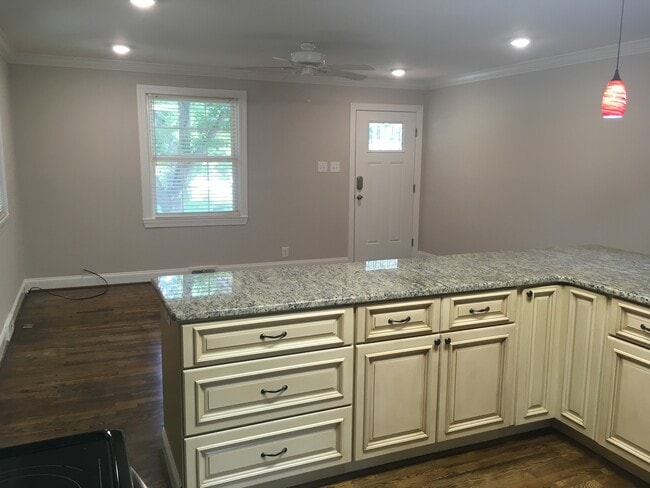 Building Photo - 4922 Baylor Dr