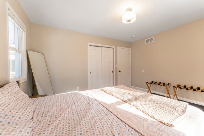 Building Photo - 1700 N Linden Ave