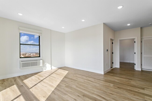 Building Photo - 582 66th St