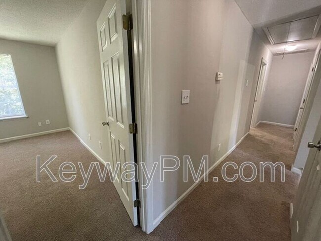 Building Photo - 5780 Carriage Hills Dr