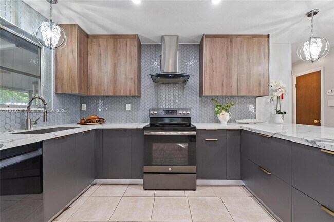 Building Photo - 1912 SW 97th Terrace