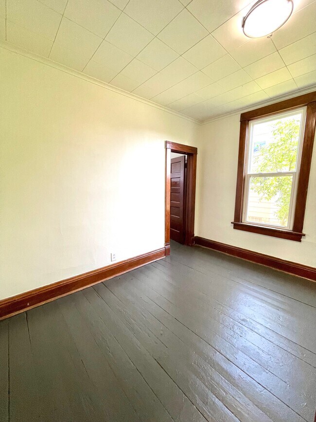 Building Photo - 1016 Duplex