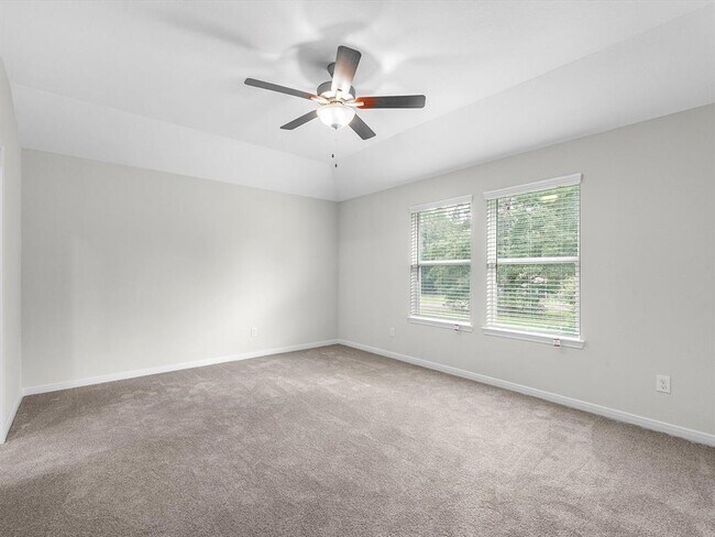 Building Photo - 46 Fairway Dr
