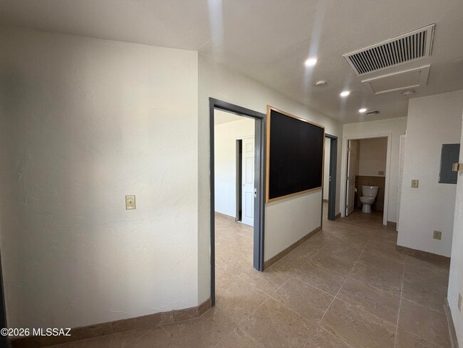 Building Photo - 1741 N 6th Ave