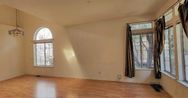 Building Photo - 502 Porpoise Bay Terrace