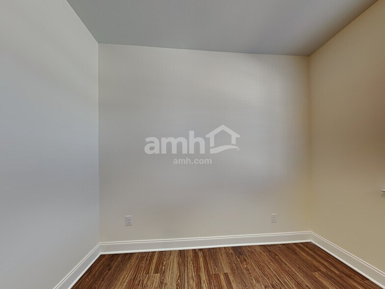 Building Photo - 3016 Esquire Dr