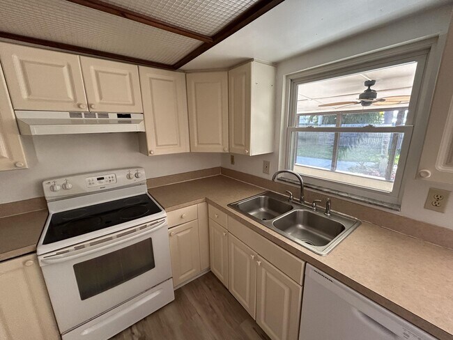 Building Photo - 4036 Knight Ave