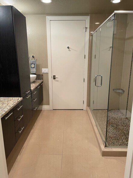 Building Photo - 2650 W Front Vw Crescent Dr