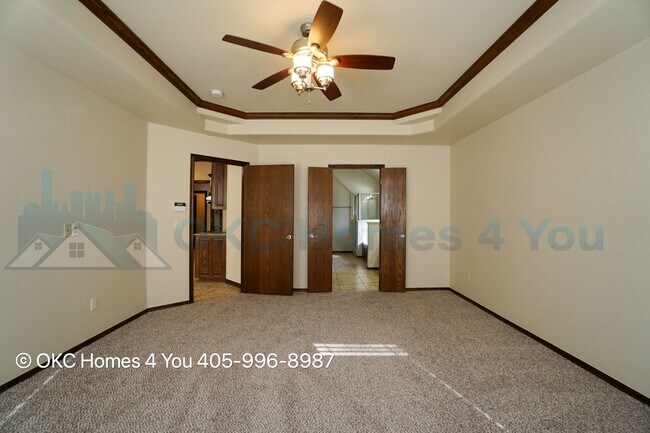Building Photo - Move in Special. Executive Home in Yukon S...