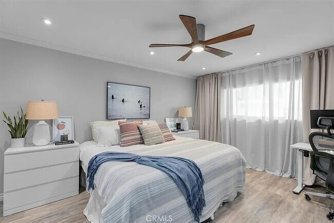 Building Photo - "Chic Hermosa Beach 1BR Apartment: 810 Sq ...