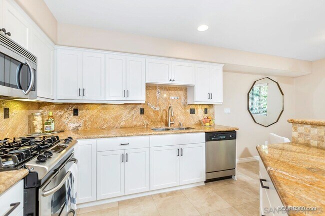 Building Photo - 7538 Draper Ave