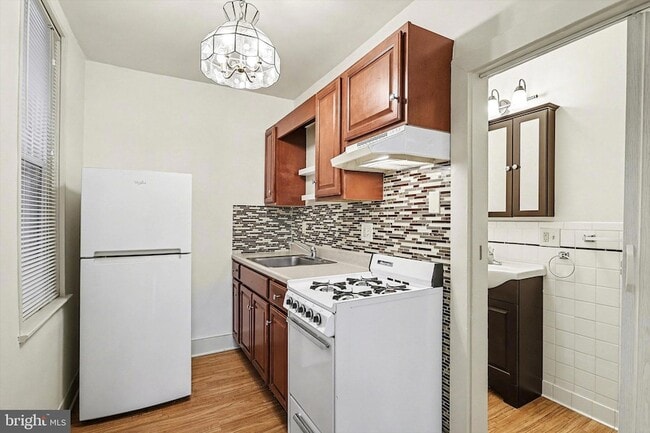 Building Photo - 136 E Lemon St