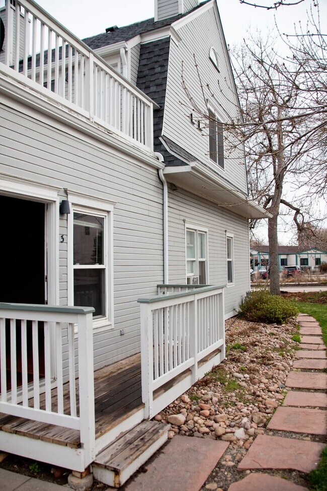 Building Photo - Cozy 1 Bed/1 Bath Victorian Style Complex ...