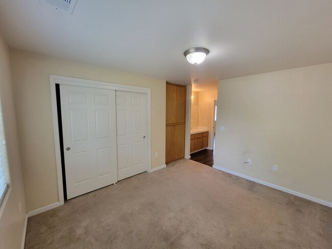 Building Photo - 2313 W Lark Ave