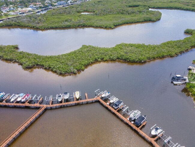 Building Photo - Waterfront Penthouse Living – Luxury 3 Bedroom / 2 Bath Condo on the Water