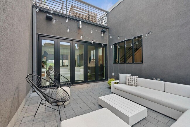 Building Photo - 236 Neruda Ave