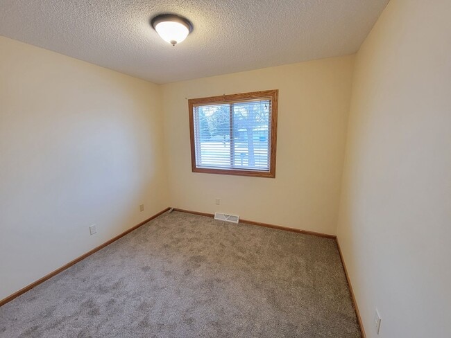 Building Photo - 4 BD, 2 BA - FENCED IN YARD, PRIVATE TRAILS, FINISHED UPPER AND LOWER LIVING AREAS, ATTACHED GARAGE!