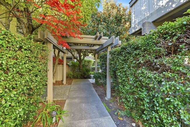 Building Photo - Hidden Gem at Saratoga Creekside – End Unit with Yard