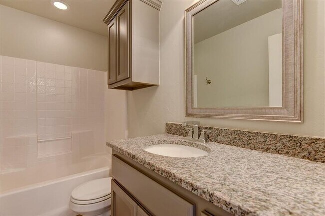 Building Photo - 17617 Hampton Park Dr