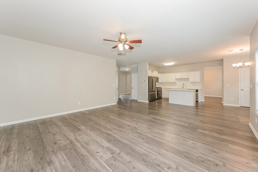 Building Photo - 1070 Sutherland Dr