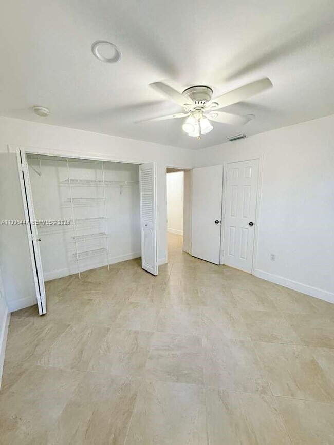 Building Photo - 325 NE 131st St