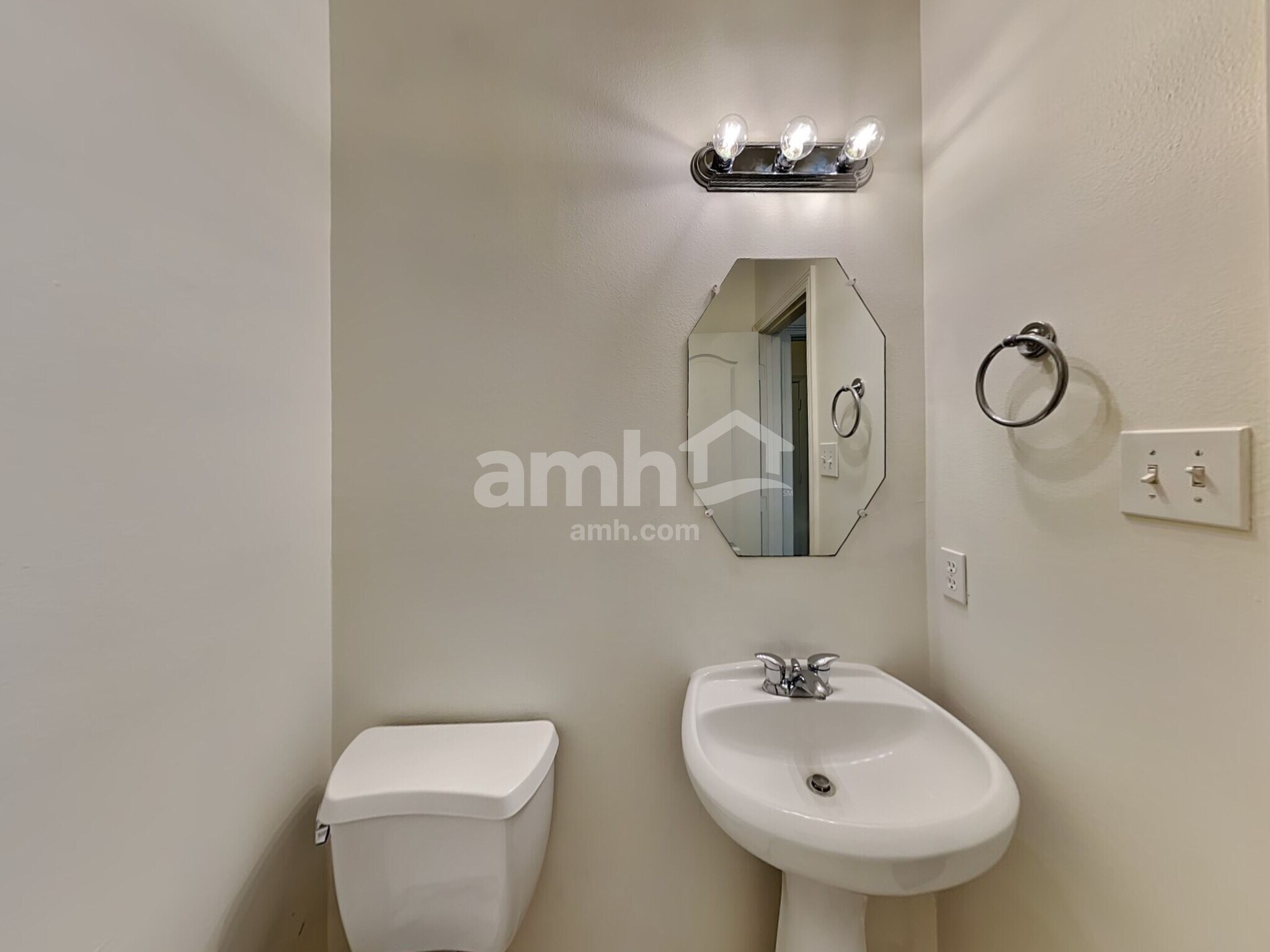 Building Photo - 28726 Hidden Cove Dr