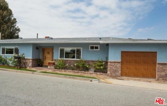Building Photo - 11365 Chalon Rd