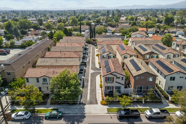 Building Photo - 14610 Isla Vista Dr
