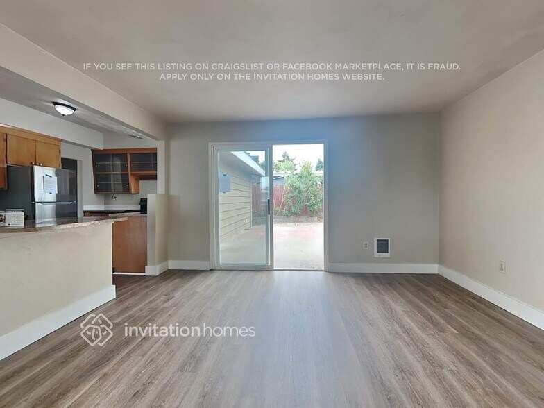 Building Photo - 1131 Lenore Dr