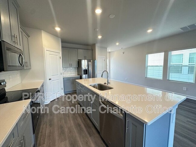 Building Photo - 1764 Braemar Vlg Dr