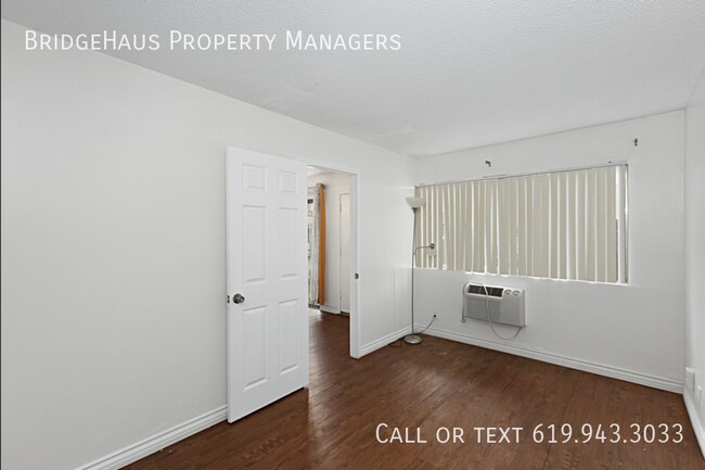 Building Photo - Make This 2 Bedroom Unit In Sunny Lakeside...