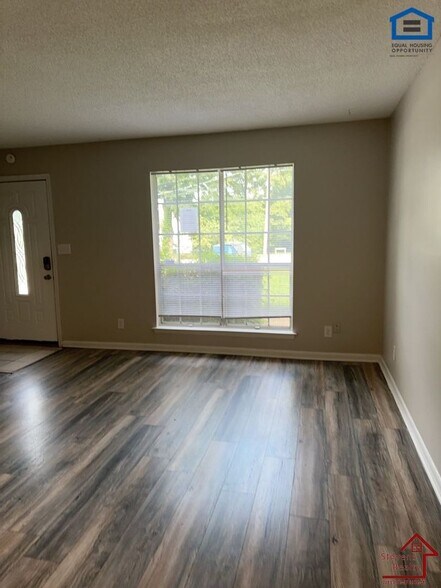 Building Photo - 4127 Wilkesview Dr