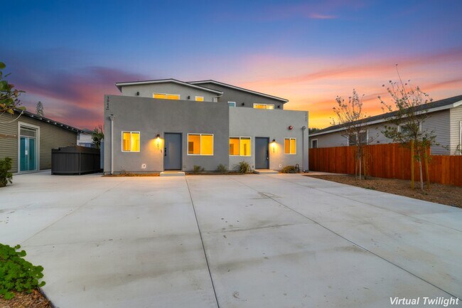 Building Photo - 3042-3044 J St