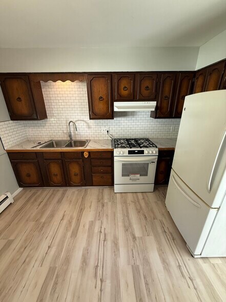 Building Photo - 8901 Highland Dr