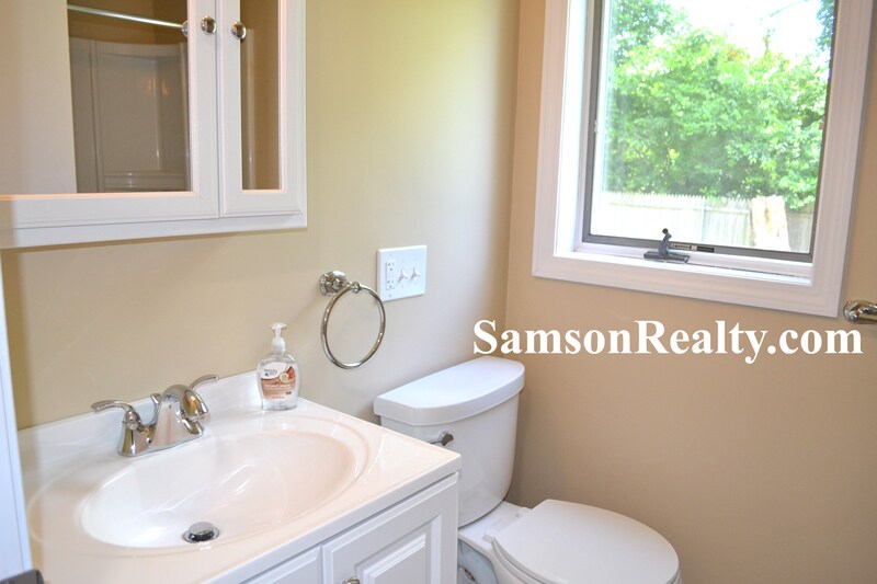 Building Photo - 84 Ryan Ave