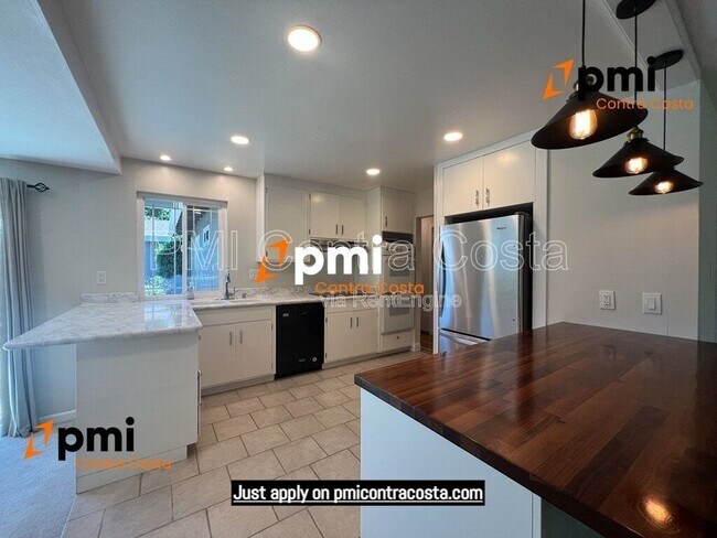 Building Photo - 1173 Las Juntas Way