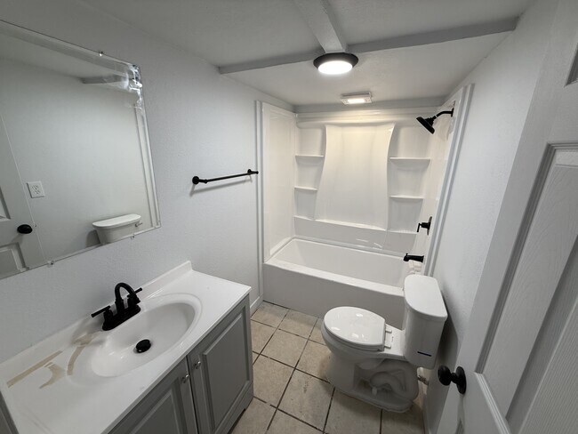 Building Photo - 310 Chimney Park Dr