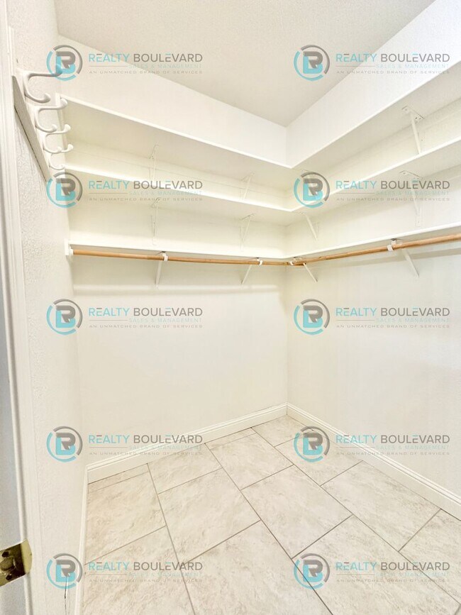 Building Photo - Beautiful 3 Bedroom, 2Bath, 3 Car Garage home in South Reno With Large Back Yard and Hot Tub!