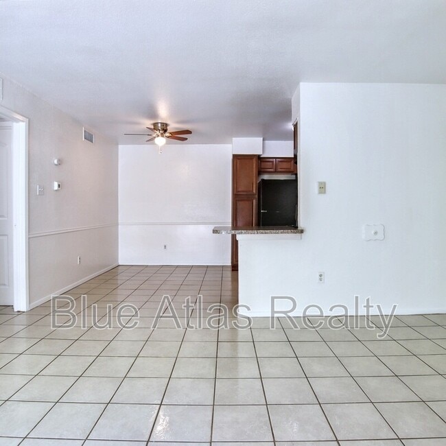 Building Photo - 4816 Wellesley Ave