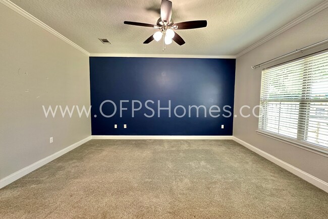Building Photo - South Crestview 4/3 Available NOW!