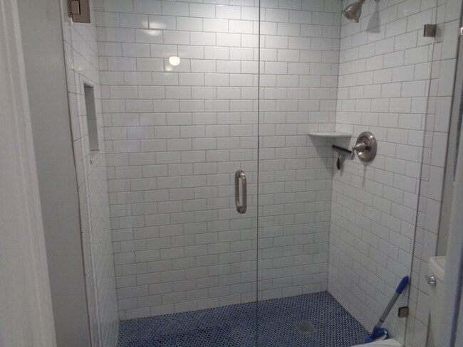 Building Photo - 950 Lavers Cir