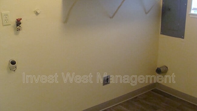 Building Photo - 1623 Ash St